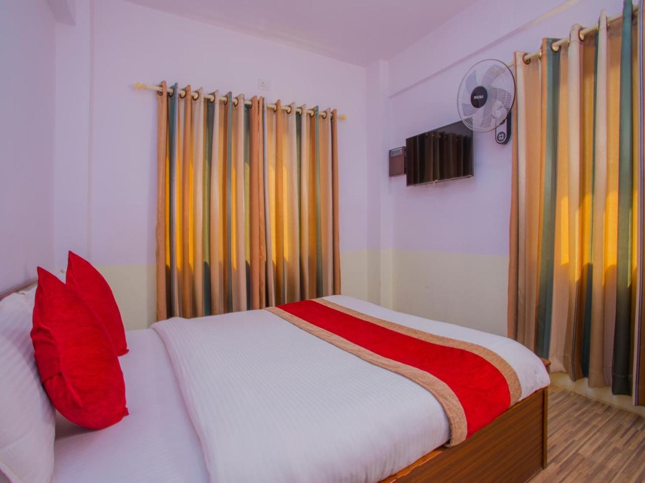 Oyo 255 White Zambala Hotel Kathmandu Esterno foto