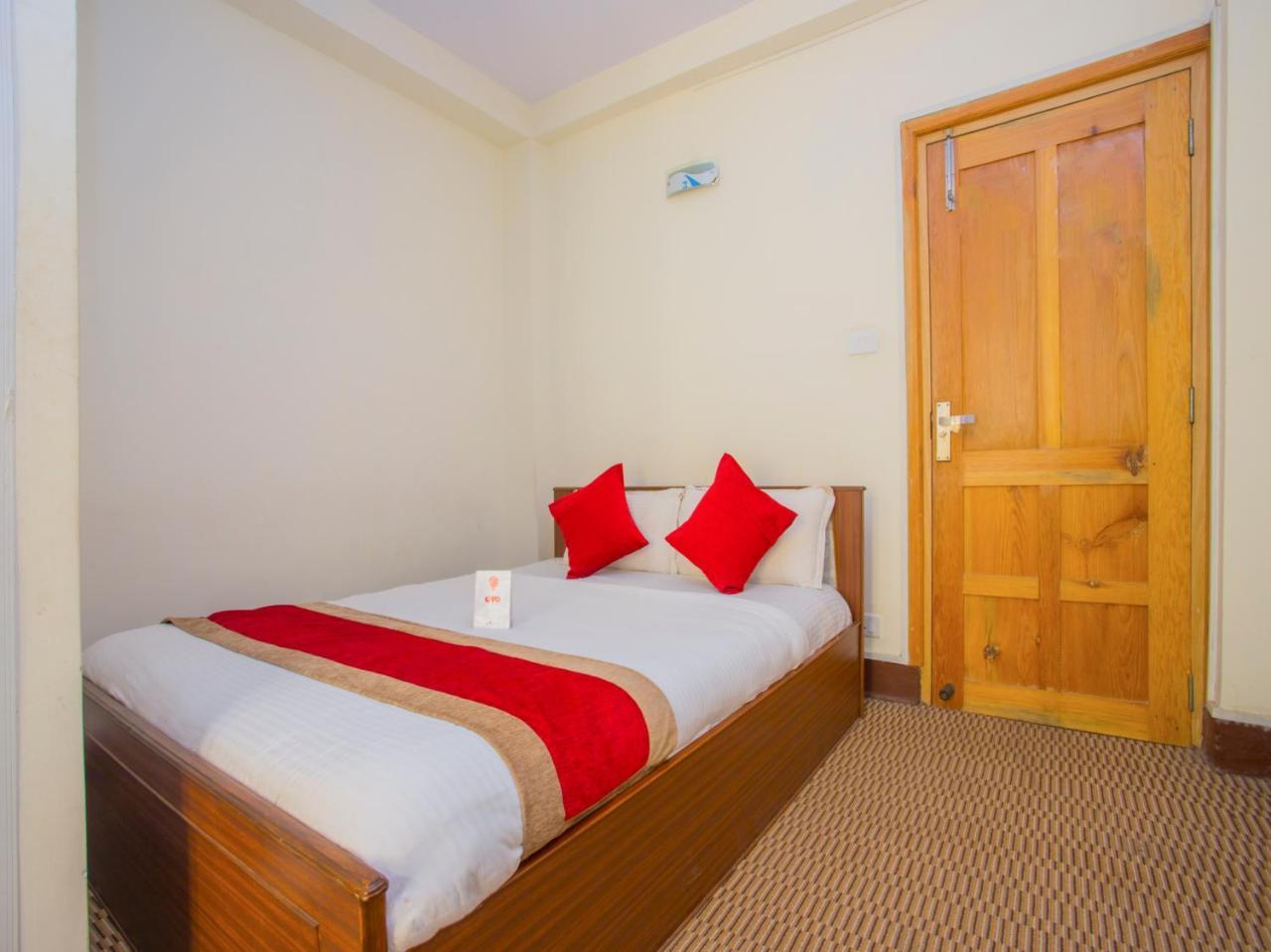 Oyo 255 White Zambala Hotel Kathmandu Esterno foto