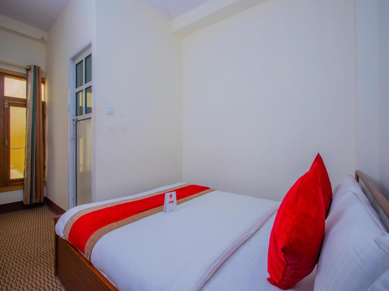 Oyo 255 White Zambala Hotel Kathmandu Esterno foto